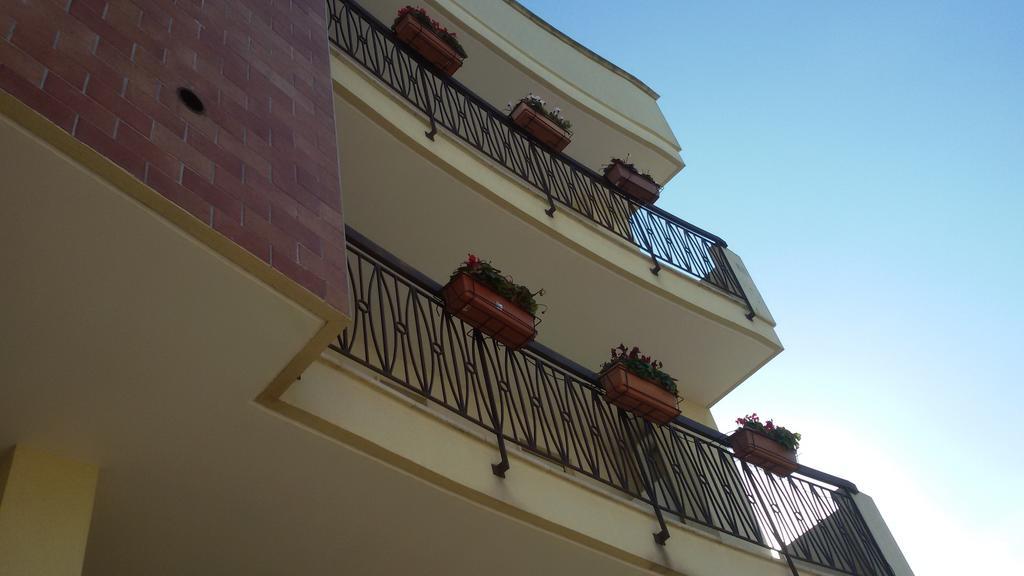 Ciao Hotel & Residence - Apartments Конверсано Экстерьер фото