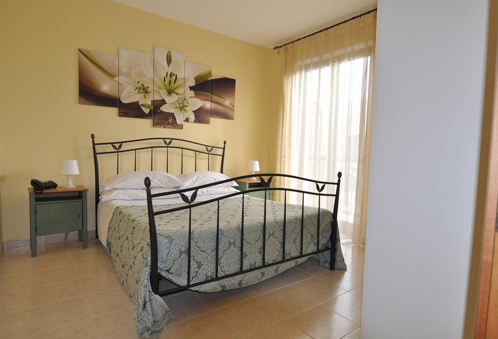 Ciao Hotel & Residence - Apartments Конверсано Экстерьер фото